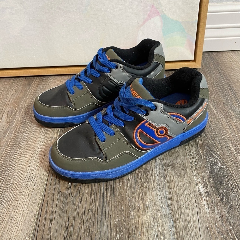 Heelys Mens 7 Gray Blue Skate Shoes